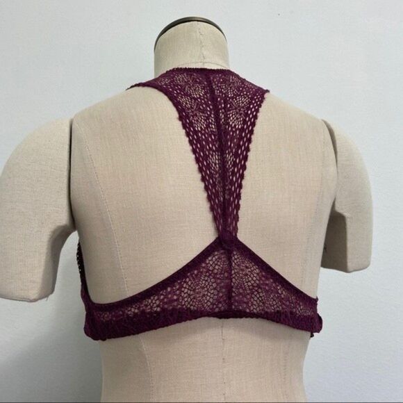 VICTORIA’S Secret Lightly Lined Racerback Bralette - Picture 3 of 5